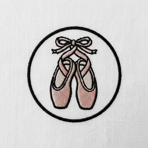 Parches bordados termoadhesivos personalizados de zapatillas de ballet rosas, apliques de zapatillas de punta, insignias al por mayor para ropa a granel - Product Image 1