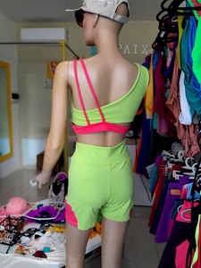Ensemble de yoga sans couture 2 pièces tendance : soutien-gorge de sport push-up et short de fitness à dos ouvert pour femme – Tenue de sport active - Product Image 3