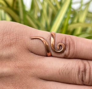 Anillo Magnético de Cobre Unisex, Anillo Terapéutico para Dedos, Diseño Floral con Hojas de Rosa y Borde de Cuentas, Alivio del Dolor Articular, Biomagnético - Product Image 5