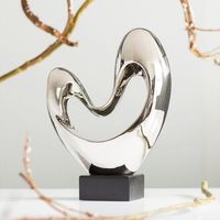 Objets décoratifs et sculptures artistiques en métal raffiné pour sublimer les histoires d'ameublement modernes