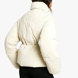 Chaqueta Corta Acolchada para Hombre con Logotipo Personalizado, Chaqueta de Invierno Cálida de Algodón Acolchado, Manga Larga, Bordada y Tejida - Product Image 4