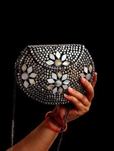 Pochette en métal pour femme, sac à bandoulière pour soirée et mariage, fait main, artisanal, mode, avec fermeture éclair, écologique - Product Image 3