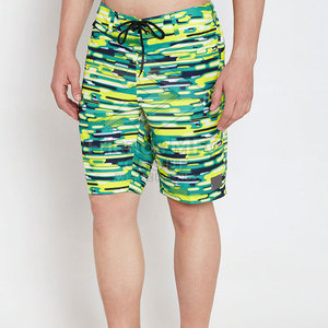 Shorts de bain écologiques de qualité supérieure avec bande élastique à la taille moyenne et cordon de serrage réglable pour un ajustement sûr et un style élégant - Product Image 2