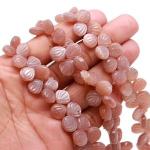 ลูกปัดหินมูนสโตนสีพีชธรรมชาติแกะสลักจากเปลือกหอย เจาะรูด้านข้าง ขนาด 9-10 มม. ลูกปัดมูนสโตนแกะสลักด้วยมือ สำหรับทำเครื่องประดับ ขายส่ง - Product Image 2