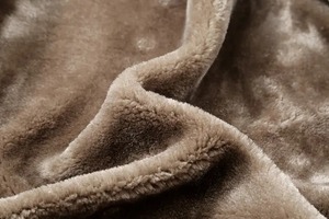Veste en cuir et fourrure élégante avec un design raffiné et une fabrication en usine ODM - Product Image 4