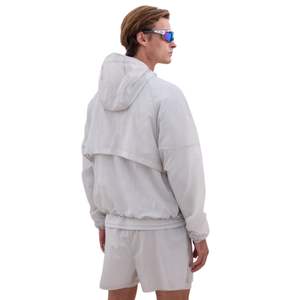 Ensemble veste coupe-vent translucide et short pour homme, veste légère à capuche avec taille élastique, ensemble de mode pour l'extérieur en blanc - Product Image 6