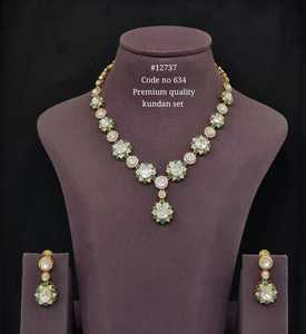 Conjunto de Collar y Pendientes Kundan 12737, Chapado en Oro, con Circonita Cúbica en Forma de Pera, Perla de Imitación, Estilo Floral para Bodas y Fiestas - Product Image 1