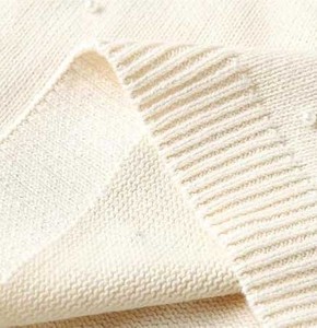 Cardigan respirant pour homme à col en V, avec détails perlés, tricoté, boutonné, motif losanges, pour un style classique et élégant. - Product Image 5