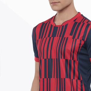 Maillot de football rayé rouge et bleu marine pour homme, manches courtes, respirant, en polyester, vêtement de sport d'été, uniforme d'équipe, col rond, coupe classique - Product Image 5