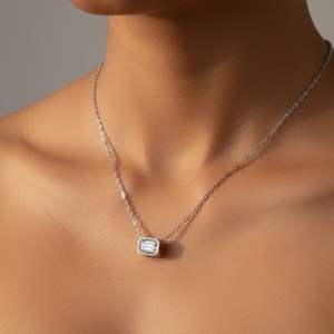 Collier solitaire en diamant serti clos à l'émeraude 0,20 CTW - Product Image 6