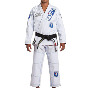 Nuevo Modelo de Uniforme de Karate Personalizado de Alta Calidad, Transpirable, Ligero, 100% Algodón, Antiencogimiento, 440 GSM, Lavado, Anti UV - Product Image 1