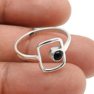 แหวนเงินแท้ 925 ราคาสุดคุ้ม ประดับด้วยพลอยออนิกซ์สีดำทรงกลม แหวนโบฮีเมียนทำมือ น่ารัก เหมาะสำหรับเป็นเครื่องประดับงานแต่งงาน - Product Image 2