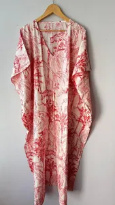 Robe longue bohème en coton blanc à imprimé naturel rouge pour femme, coupe ample, idéale comme tenue de plage ou de villégiature - Product Image 3