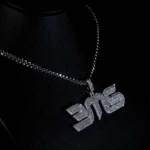 จี้ห้อยคอฮิปฮอปสั่งทำพิเศษสุดหรู ประดับเพชรโมอิสซาไนต์ VVS เงินแท้ 925 ชุบทอง ผ่านการทดสอบเพชร - Product Image 1