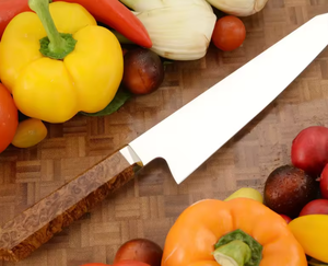 Couteau de chef artisanal LEGACY BLADES, acier à haute teneur en carbone, style japonais, manche en résine, finition haute brillance, ambidextre - Product Image 2