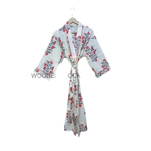 ชุดกิโมโนผ้าฝ้ายที่ให้ความผ่อนคลายและสบายตัว ชุดกิโมโนคอวีดีไซน์เรียบง่ายพร้อมลายดอกไม้สำหรับชุดนอนลำลอง - Product Image 1