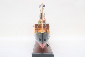 OSTER CON BANDERA DESECHABLE - Maqueta de madera pintada a mano inspirada en el transatlántico noruego - Product Image 5