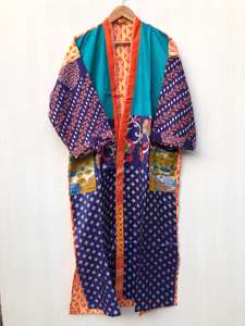 Kimono vintage indio de seda con estampado floral, largo hasta la rodilla, talla grande, suave, perfecto para el verano, para fiestas. - Product Image 5