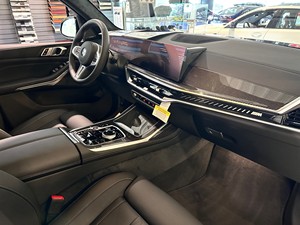 BMW X7 M60i AWD Usado 2025 - Product Image 6