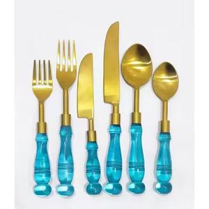 Elegante juego de cubiertos de latón con acabado dorado y mango negro, utensilios de comedor de lujo para decoración de mesa en bodas y restaurantes. - Product Image 6