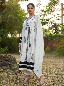 Conjunto de Salwar Kameez Kurta Étnico Bordado en Algodón Blanco, con Encaje Floral, Manga Larga, para Bodas y Diwali - Product Image 5