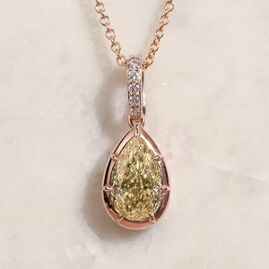 Pendentif en or rose 18 carats avec diamant fantaisie jaune taille poire, certifié IGI, cultivé en laboratoire, style classique pour femme, 10-12g, bijoux - Product Image 1