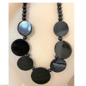 Collar con Colgante de Cuerno Elegante y de Alta Calidad, Hecho a Mano con Resina, Madera, Metal y Hueso, con Diamante y Perla, Cadena Única, Artesanía Natural - Product Image 1
