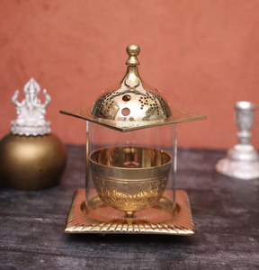 Lampe à huile Diya décorative dorée avec couvercle en verre, lampe à huile indienne traditionnelle ornée pour la maison, le temple, les festivals et la décoration de table - Product Image 6