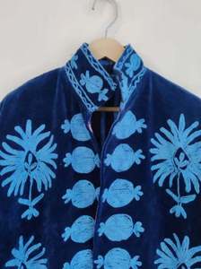 Chaqueta de Terciopelo para Mujer con Bordado Floral, Estilo Suzani, Ideal para Fiestas - Product Image 2