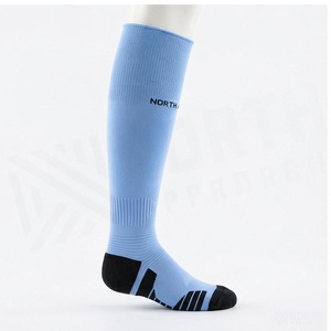 Chaussettes de sport respirantes bleues à motif géométrique pour adultes – Collection Printemps - Product Image 3