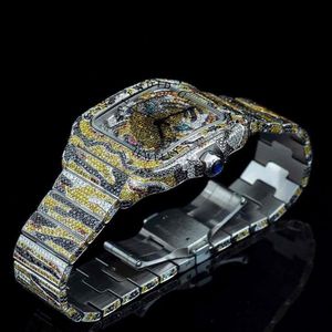 Montre en diamant avec boîtier rond, cadran en cristal saphir, mouvement à quartz ETA, bracelet en moissanite, style luxueux pour homme, résistante à l'eau jusqu'à 10 m - Product Image 2