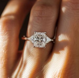 Anillo de Compromiso con Tres Piedras de Moissanita Corte Esmeralda, Plata de Ley 925, Chapado en Oro, Engaste de Garras, para Boda, Aniversario, Fiesta - Product Image 2