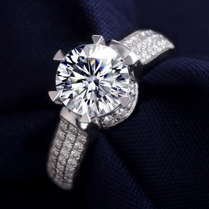 Anillo de Diamante Moissanita Blanco Halo en Oro Blanco de Alta Demanda, Suministro Directo de Fábrica, Ideal para Fiestas, Aniversarios y Regalos, Disponible para la Venta - Product Image 3