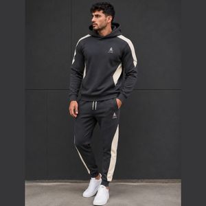 Chándal de hombre de alta calidad con material suave y ligero para entrenamiento, fitness, viajes y comodidad diaria informal. - Product Image 1