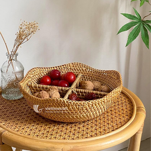 Panier de service en rotin à 4 compartiments avec bord festonné pour noix et fruits, idéal pour la décoration intérieure et l'organisation de la cuisine - Product Image 2