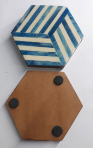 Ensemble de sous-verres en résine écologique avec verre incrusté et bois Modèle unique de peinture ronde de style amour pour les cadeaux d'affaires et d'artisanat - Product Image 5