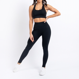 Ensemble de vêtements de sport légers pour femmes, conçu pour le yoga, la course à pied, la remise en forme et les activités quotidiennes, offrant un confort durable. - Product Image 1
