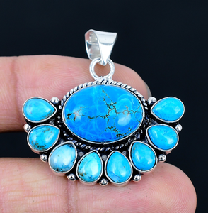 Colgante de flor con piedra preciosa turquesa Megnasite, collar floral, joyería para mujer, joyería hecha a mano con baño de plata - Product Image 1