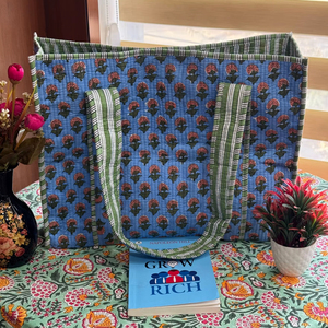 Bolsa de Mano Grande Reversible de Algodón Acolchado Estampada a Mano, Ecológica, Sostenible y Resistente para Compras - Product Image 1