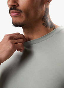 Camiseta de Cuello Redondo para Hombre, Color Gris Claro, 100% Algodón, Corte Regular Informal, Impresión Personalizada, Secado Rápido, 220g - Product Image 4