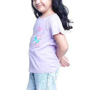 T-shirt pour filles avec manches contrastées, design coloré pour une ambiance sportive et décontractée, parfait pour les sorties de jeu, les week-ends amusants et les journées actives - Product Image 3