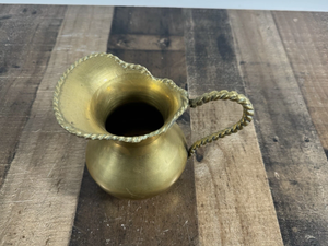 Jarra de Agua de Latón Antiguo Directo de Fábrica, Jarra Decorativa de Latón Sólido con Asa Retorcida, Vaso de Servicio de Latón Vintage al por Mayor - Product Image 2