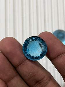 พลอยโทแพซสีน้ำเงินลอนดอนธรรมชาติทรงกลมเจียระไน ขนาด 20 มม. ปรับขนาดให้สม่ำเสมอ - Product Image 5