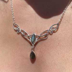 Pendentif Goutte d'Eau Double Labradorite Angélique en Argent Sterling 925, Bijoux Faits Main Féeriques Whimsigoth, Vente en Gros, Cadeau - Product Image 2