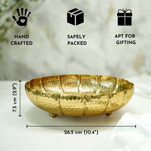 Tendance du moment : Vase de table Jaffs Exports en aluminium fait main de haute qualité, design moderne, finition dorée, écologique, pour contenir de l'eau - Product Image 1
