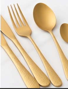 Juego de cubiertos modernos con acabado dorado mate, aptos para lavavajillas, ideales para bodas y uso en la mesa. - Product Image 1