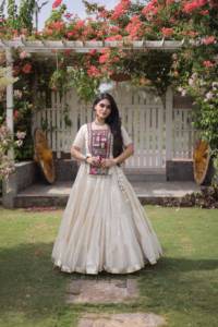 Tenue ethnique rose pour femme en coton Kora infroissable, avec protection solaire, style Lehenga à volants et chemisier patchwork Kutchi Gamthi - Product Image 3