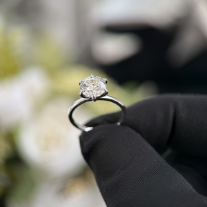 Bague de fiançailles en or blanc 14 carats avec diamant de laboratoire rond de 1,00 carat, certifiée IGI, solitaire classique à 6 griffes - Product Image 1