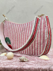 Sac à bandoulière rose perlé, motif cerise, pochette de resort, fabrication artisanale, vente en gros, OEM, export, marque privée, en vrac - Product Image 5