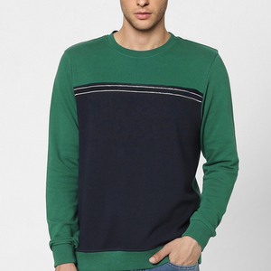เสื้อสเวตเชิ้ตคอกลมผู้ชาย สีพื้น แขนยาว ผ้าฝ้าย 100% สวมใส่สบายๆ ในฤดูใบไม้ร่วง ทรงปกติ กางเกงยีนส์สีน้ำเงิน รองเท้าผ้าใบสีเทา - Product Image 5